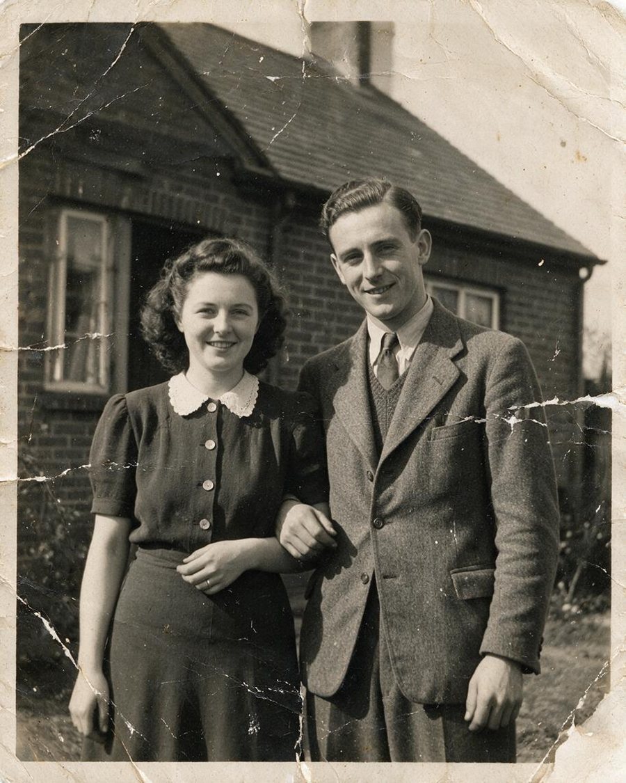 Original picture for the Restore old photo effect